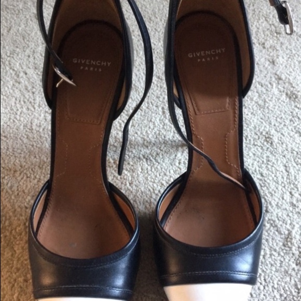 Givenchy screw heel black and white pumps - Picture 2 of 3